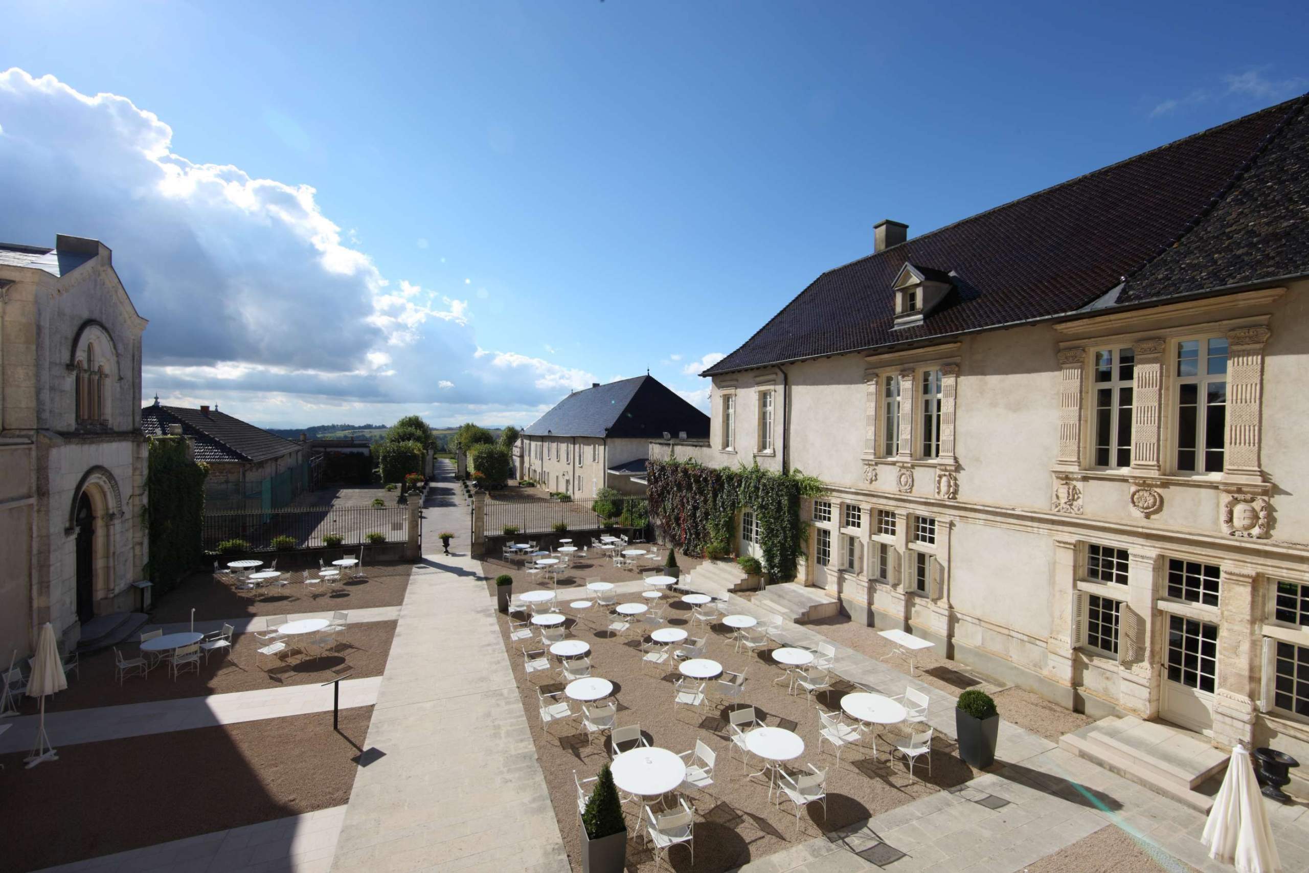 Terrasse Chateau de Pizay - Hotel 4 Etoiles &amp; Spa en Bourgogne